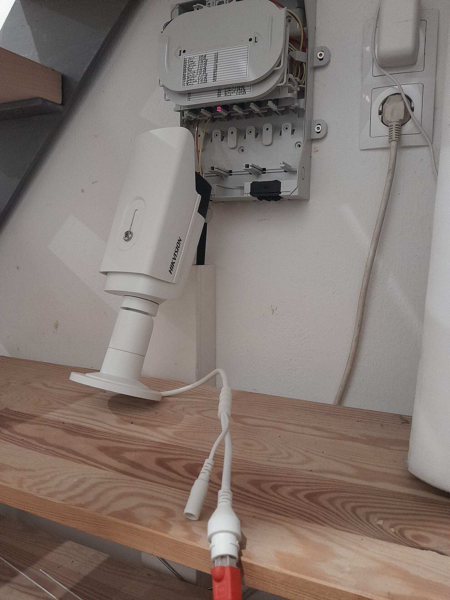 Fiber optic coupler's dust cap lit up in red